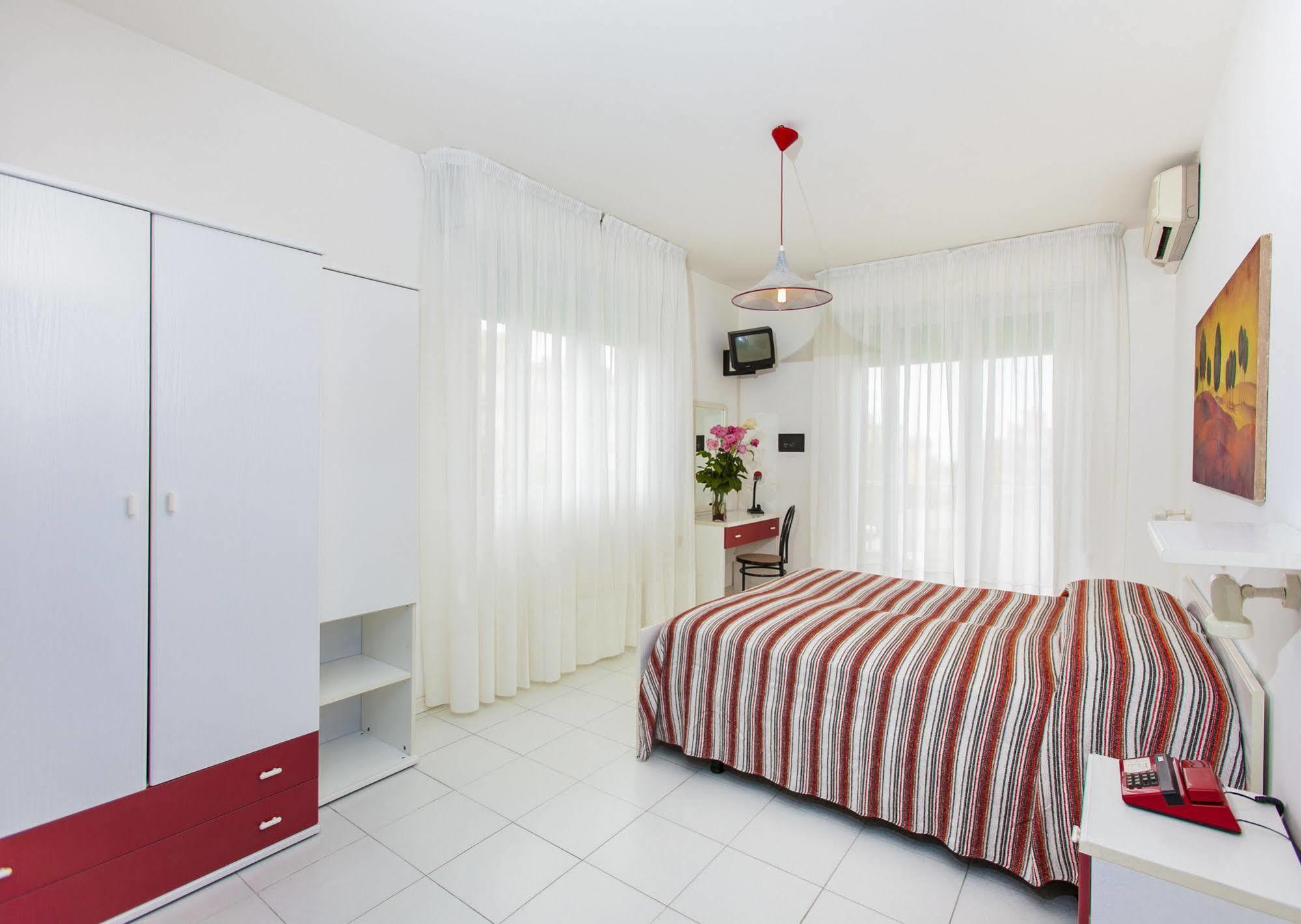 Hotel Wally Lido di Jesolo Exterior photo
